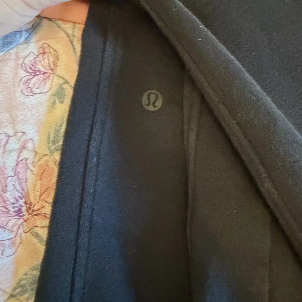 Black lululemon sweatpants